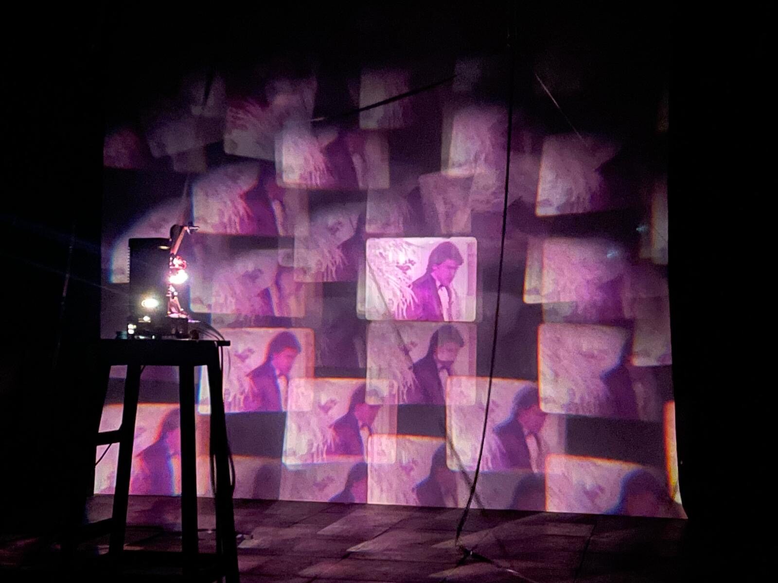 A live expanded-cinema projection inside Harkat